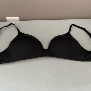 Victoria Secret bar. 32D.